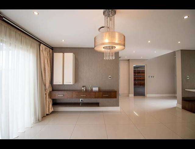 3 BEDROOM TOWNHOUSE FOR SALE IN IZINGA ESTATE